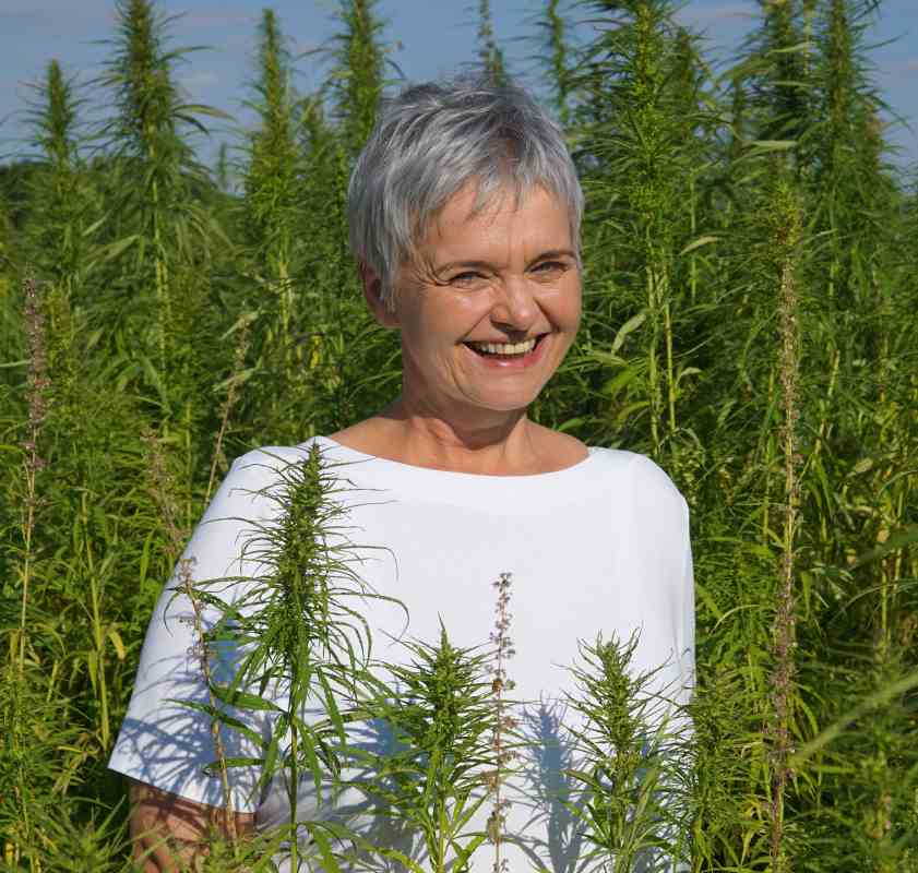 Gerda Steinfellner im Hanffeld